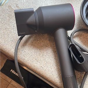 Dyson supersonic with 3 attachments